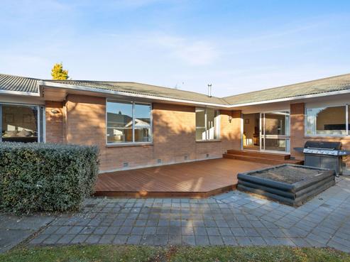 67 Lakewood Drive, Burwood
