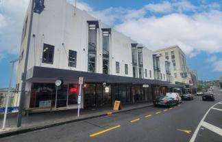 NIFTY RETAIL ON BROADWAY
