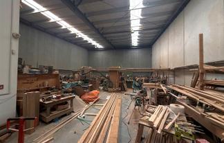 Modern Industrial Unit – 380m²