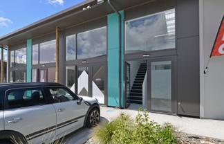 Vacant Lyall Bay Junction Unit!