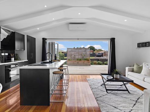 1/6 Mcleod Road, Weymouth