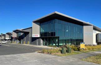 WAREHOUSE / OFFICE IN HIGHGATE INDUSTRIAL PARK.
