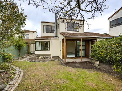 2/12 Lannie Place, Greenmeadows