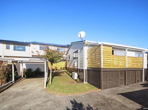 2/18 Binsted Road, New Lynn