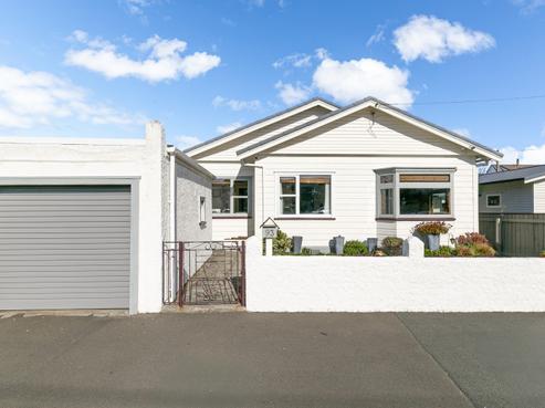93 Apu Crescent, Lyall Bay