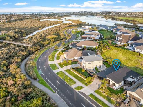 90 Arran Point Parade, Orewa