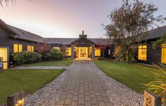 Mountain Range Lodge