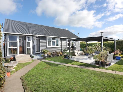 10 Kittyhawk Row, Bulls