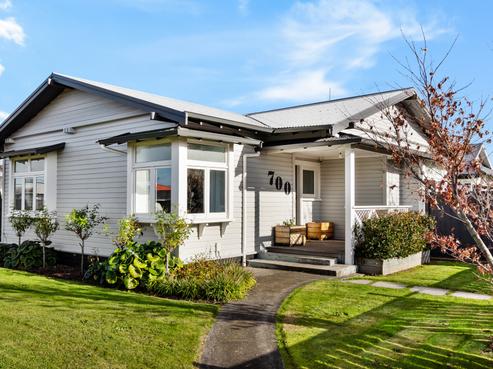 700 Queen Street West, Saint Leonards