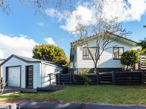 55 Larchmont Grove, Totara Park