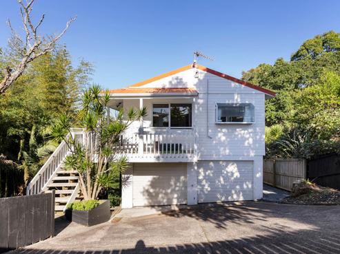 109 Tirimoana Road, Te Atatu South