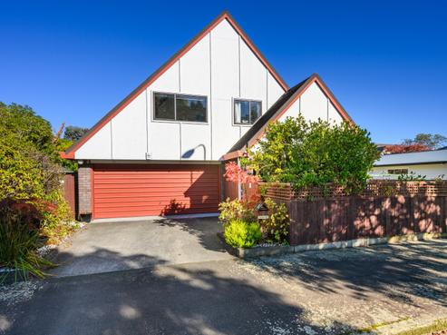 6 Moerangi Street, West End