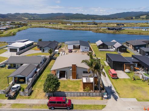 140 Ngaio Drive, Matarangi