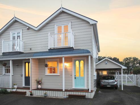 26 Beach Road, Northcote Point
