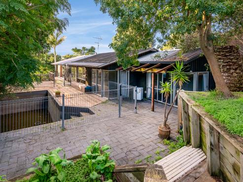 14 Charles Dickens Drive, Mellons Bay