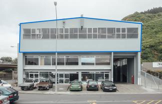 Workshop with Internal Yard 