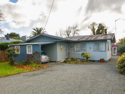 237A High Street North, Carterton