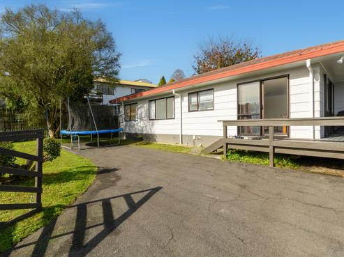 68 Jonathon Street, Brookfield