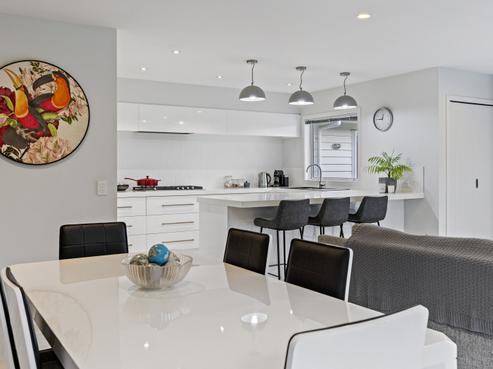 11 The Pheasant Tail, Nukuhau