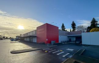 Prime Bulk Retail opportunity on Cameron Road