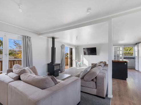 222 Clayton Road, Pukehangi