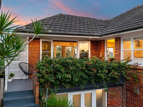 56 Lake Road, Narrow Neck