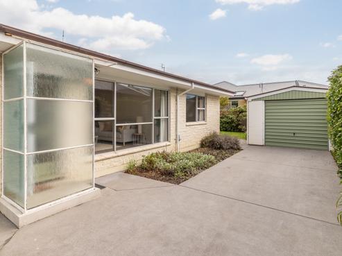 141B Hills Road, Edgeware