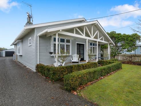 19 Clifton Avenue, Carterton