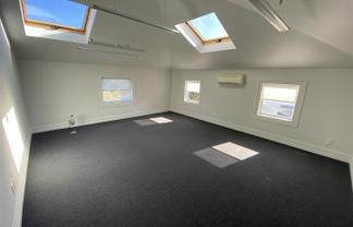 Compact, Bright, Well-Located Office