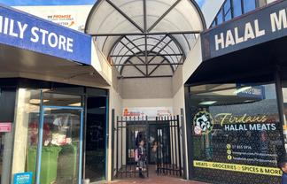 First floor office in shopping centre
