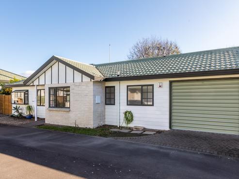 2/2A Spriggs Crescent, Greenmeadows