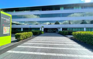 AON HOUSE - Premier North Shore Location