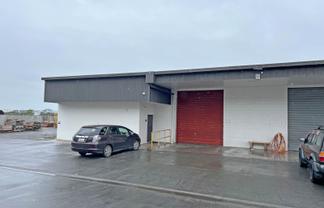 VERSATILE INDUSTRIAL UNIT FOR LEASE
