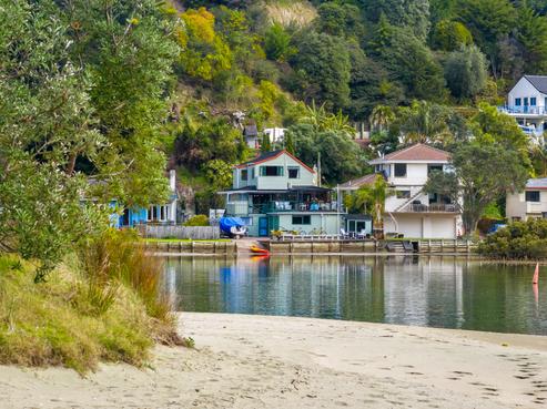 8 Waiwera Road, Waiwera