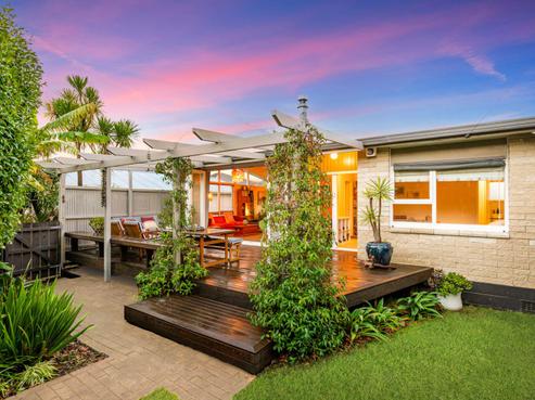 1 Dawnhaven Drive, Te Atatu Peninsula
