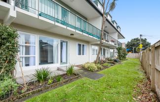 2/25 Britannia Street, Petone