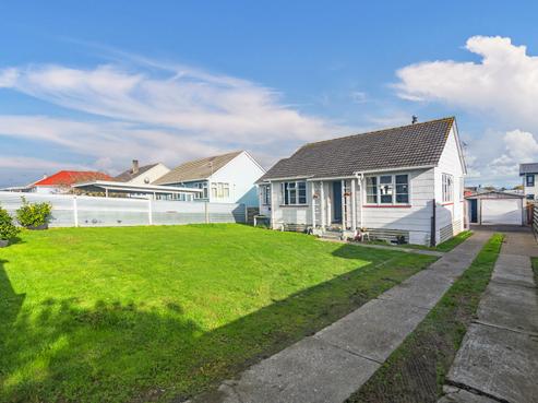 46 Clyde Crescent, Roslyn