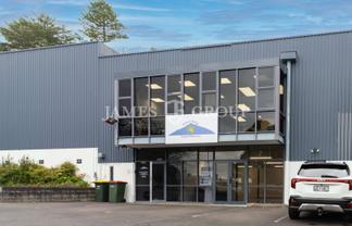 RARE PRISTINE OPEN PLAN SPACE IN KINGSLAND