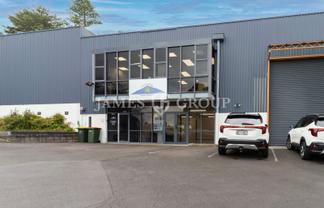 RARE PRISTINE OPEN PLAN SPACE IN KINGSLAND