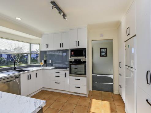 13 Woodlands Drive, Havelock North