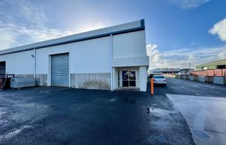 Bell Block warehouse with gantry