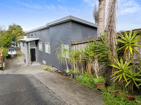 8A Norman Road, Titirangi