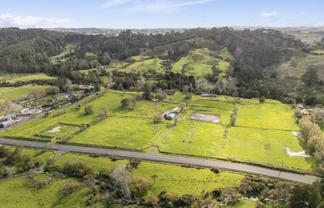 320 Pine Valley Road, Dairy Flat