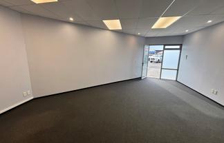 81m² Austin Street Office / Workshop