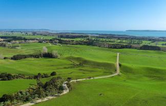 392 and 42 Journeys End, Tapora