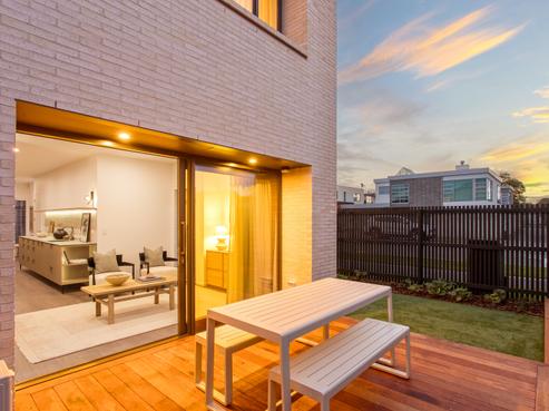 2/44 Winchester Street, Merivale