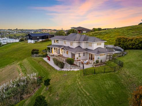 64 Balboa Drive, Matakatia