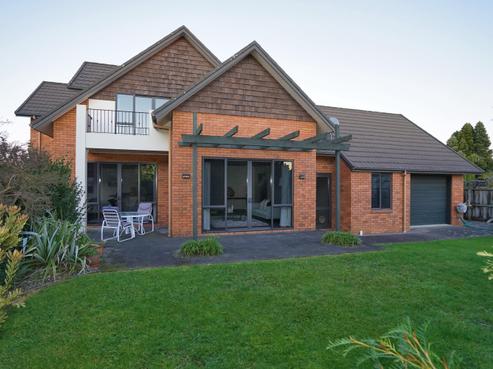 62 Saint James Drive, Huntington
