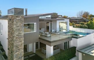 138 Grace Road, Avenues