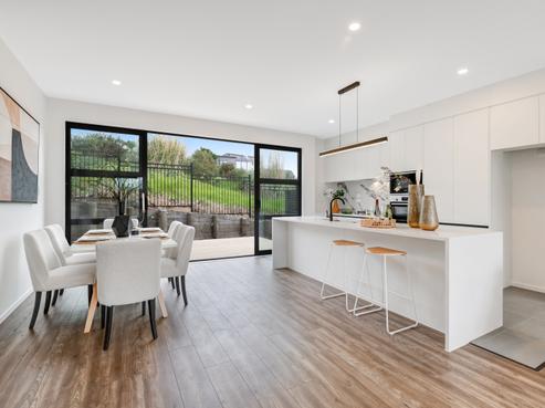 8 Pleasant Way, Matakatia